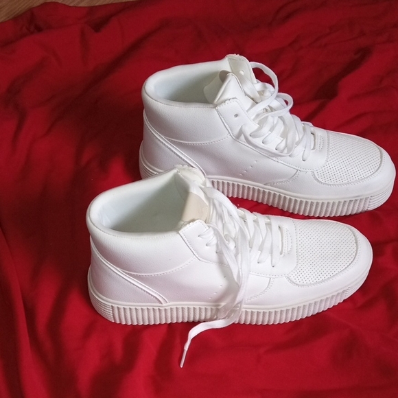 Other - NWOT American Eagle Outfitters White High-Top Sneakers Size 11